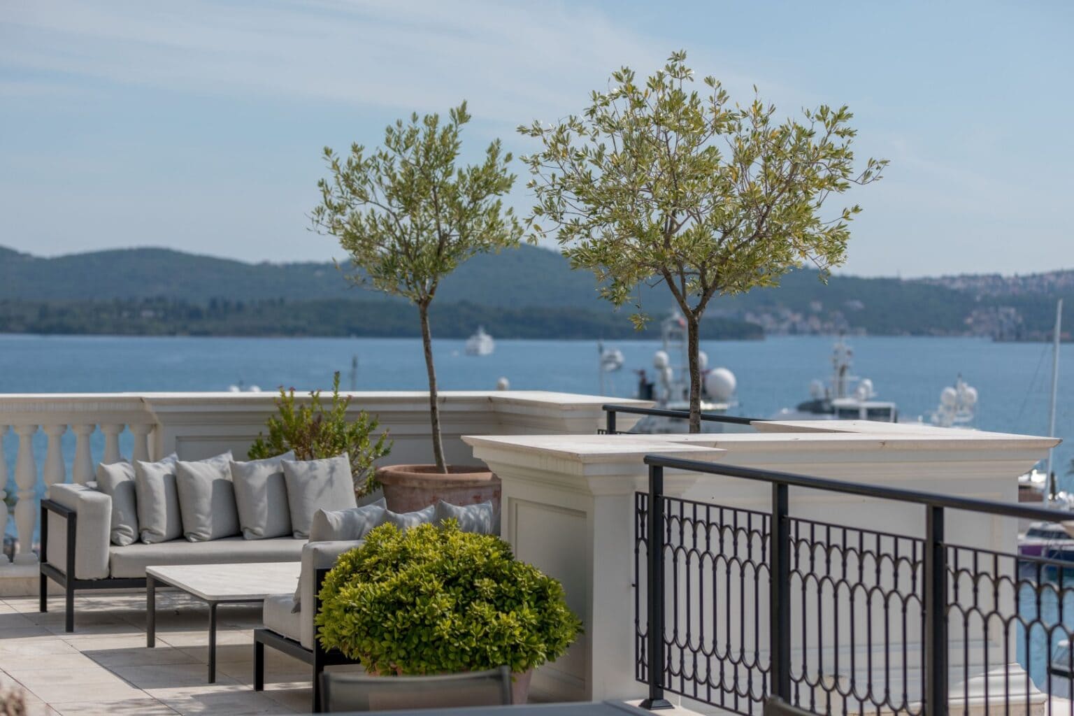 Exclusive Waterfront Regent Penthouse