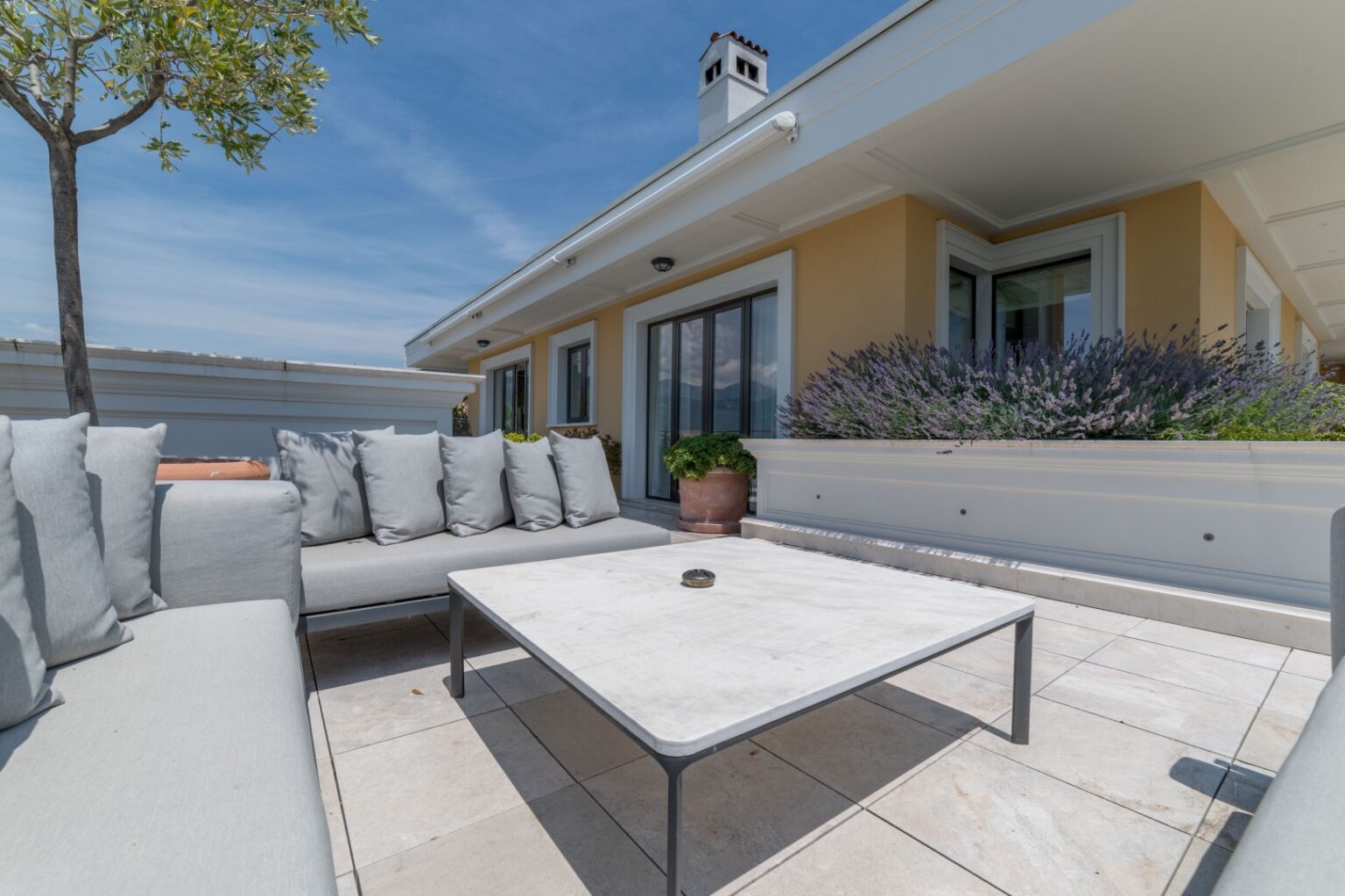 Exclusive Waterfront Regent Penthouse