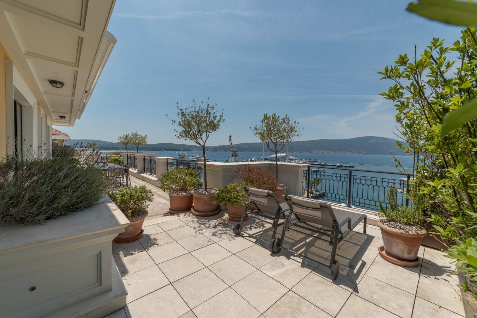 Exclusive Waterfront Regent Penthouse