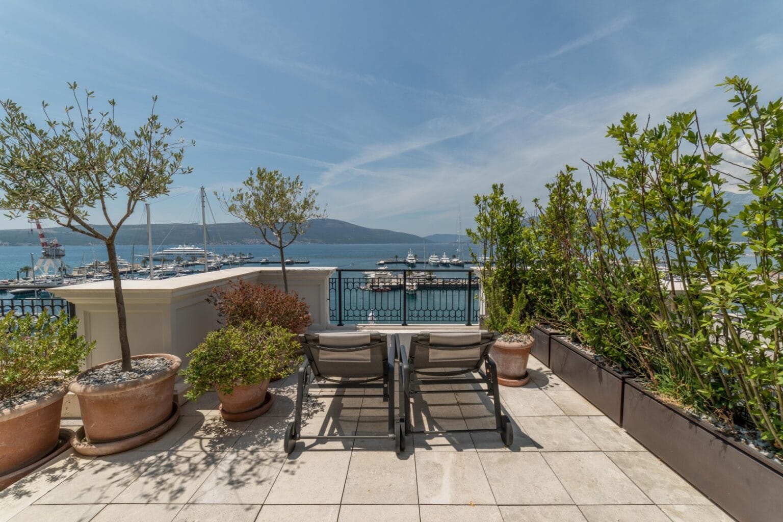 Exclusive Waterfront Regent Penthouse