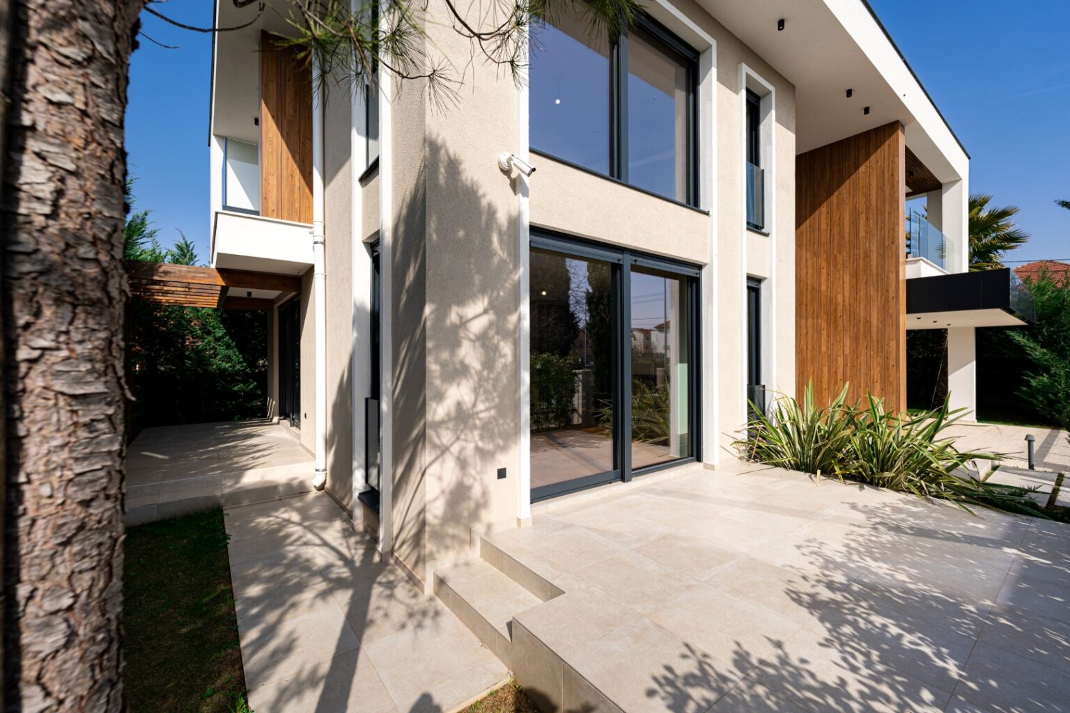 Modern Four Bedroom Villa Podgorica