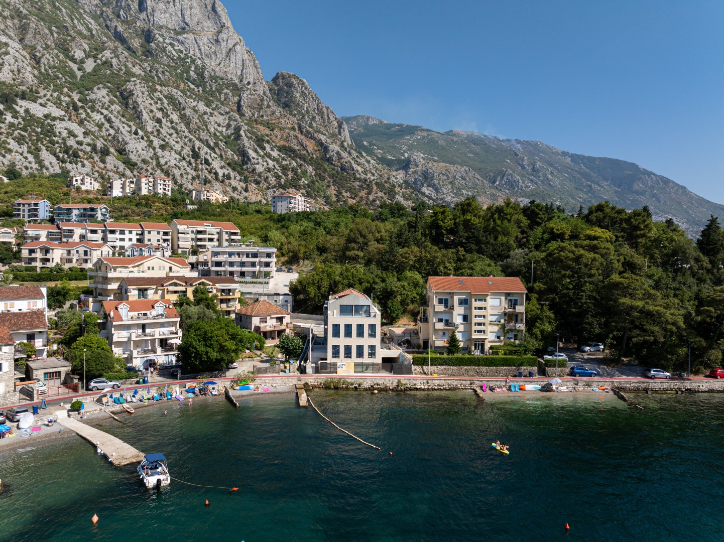 Waterfront Two-bedroom Apartment Dobrota