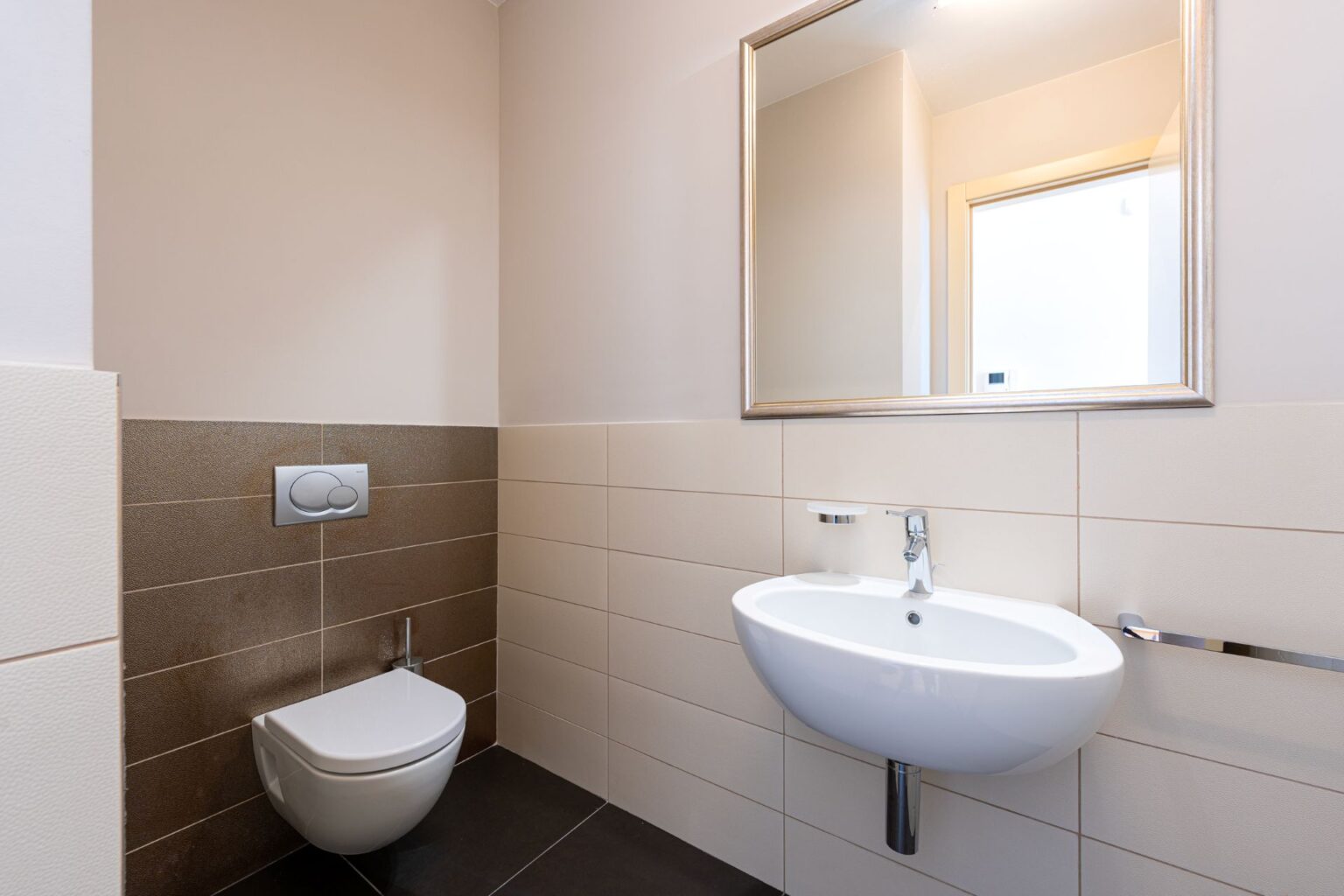 Capital Plaza Furnished Two-bedroom Apartment for Rent