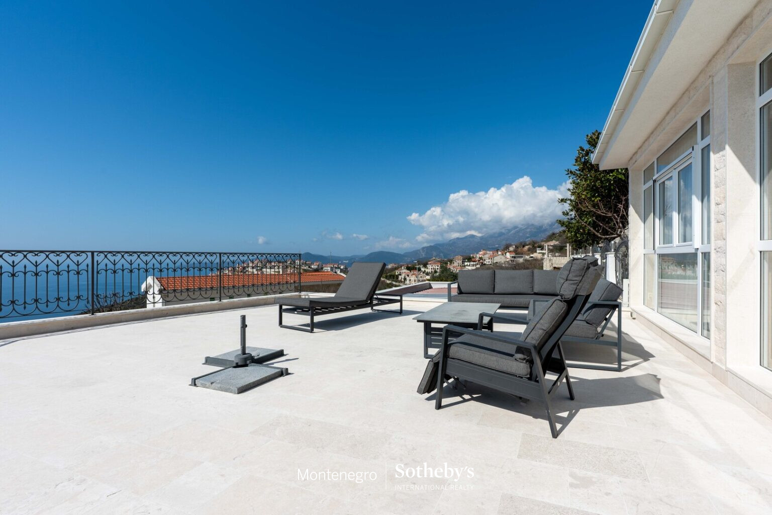 Exclusive residential villa with panoramic sea view, Budva, Blizikuće