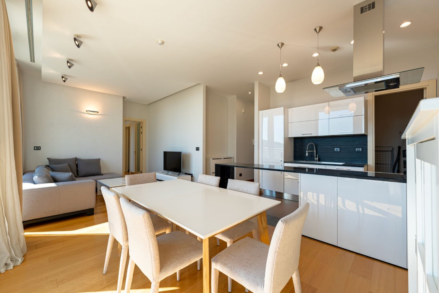 Capital Plaza Furnished Two-bedroom Apartment for Rent