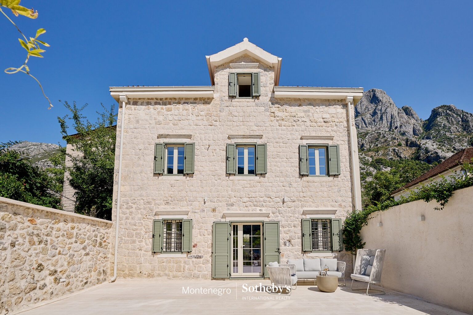 Family House Dobrota For Rent