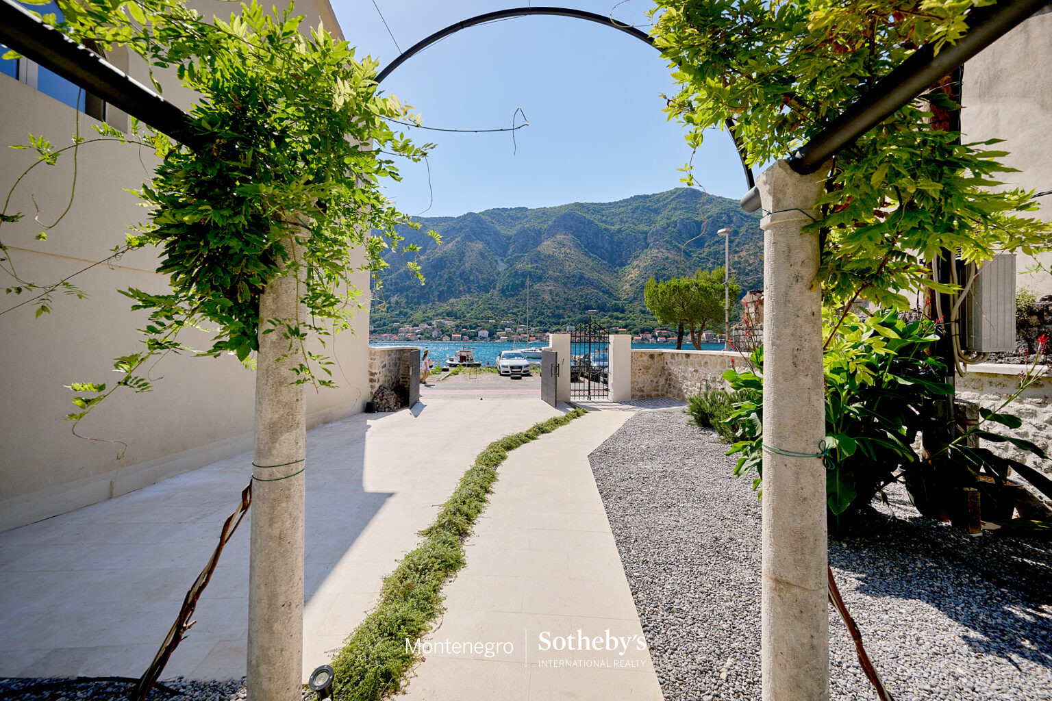 Family House Dobrota For Rent