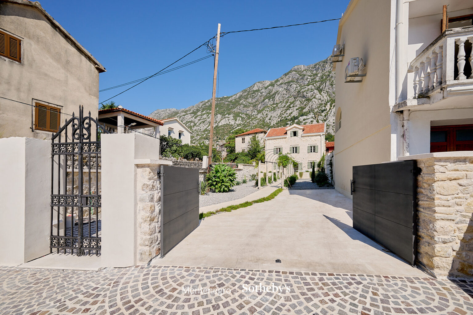 Family House Dobrota For Rent