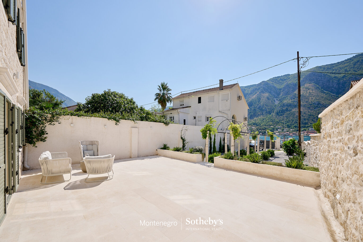 Family House Dobrota For Rent