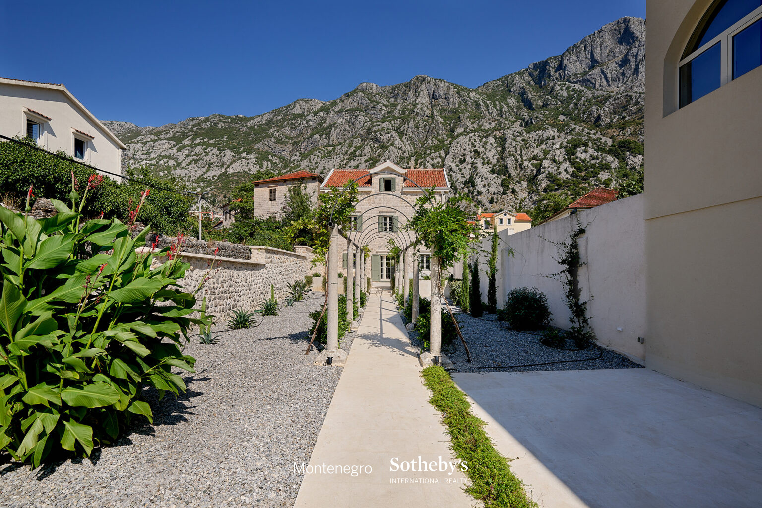 Family House Dobrota For Rent