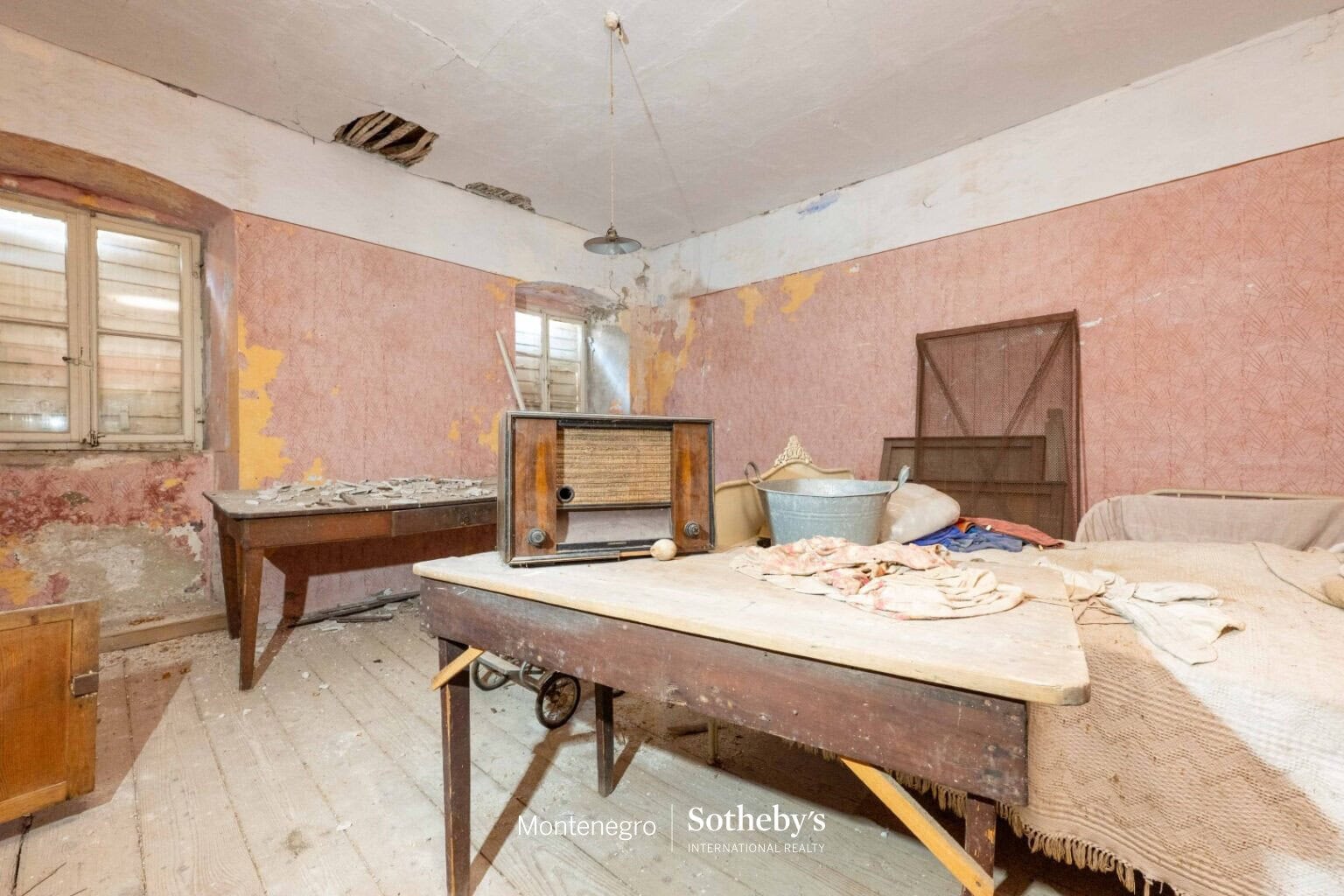 Waterfront stone palace for renovation, Prcanj