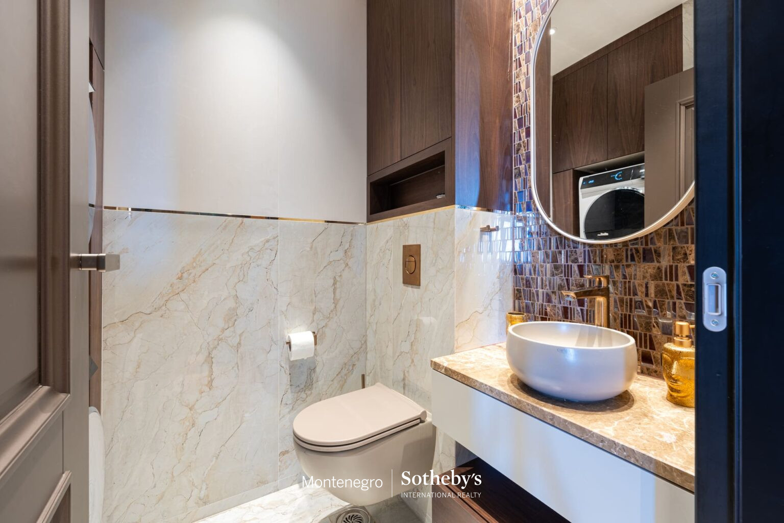 Luxury Two Bedroom Apartment