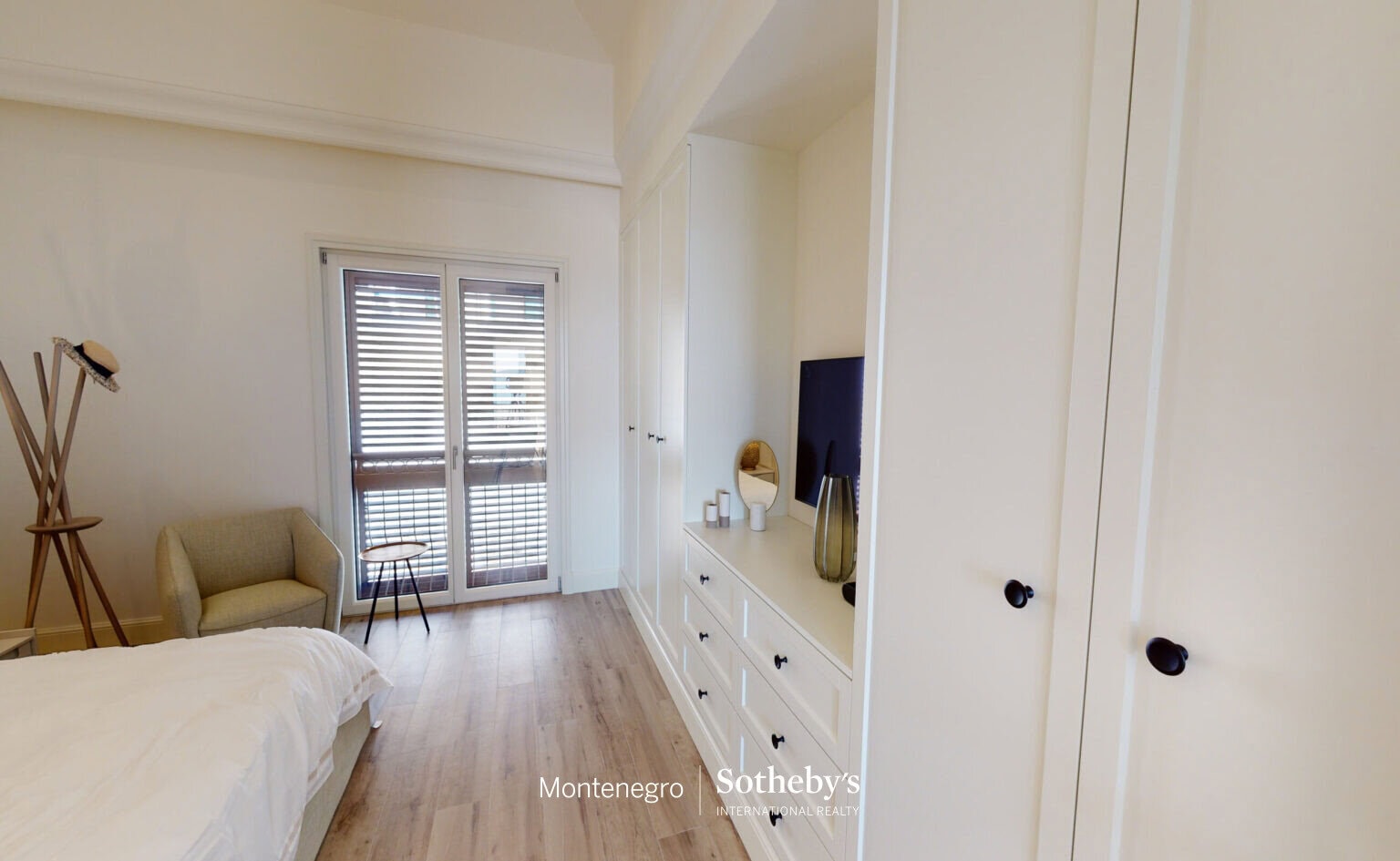 Furnished One-bedroom apartment Lustica Bay