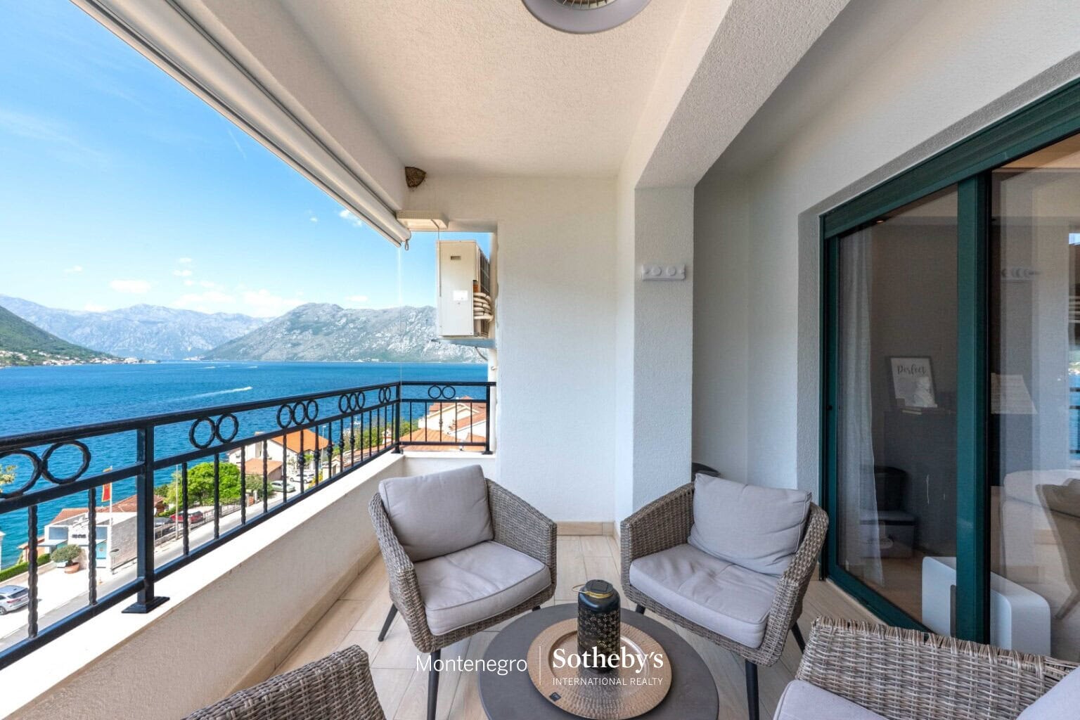 2-bdr apartment near the sea, Dobrota