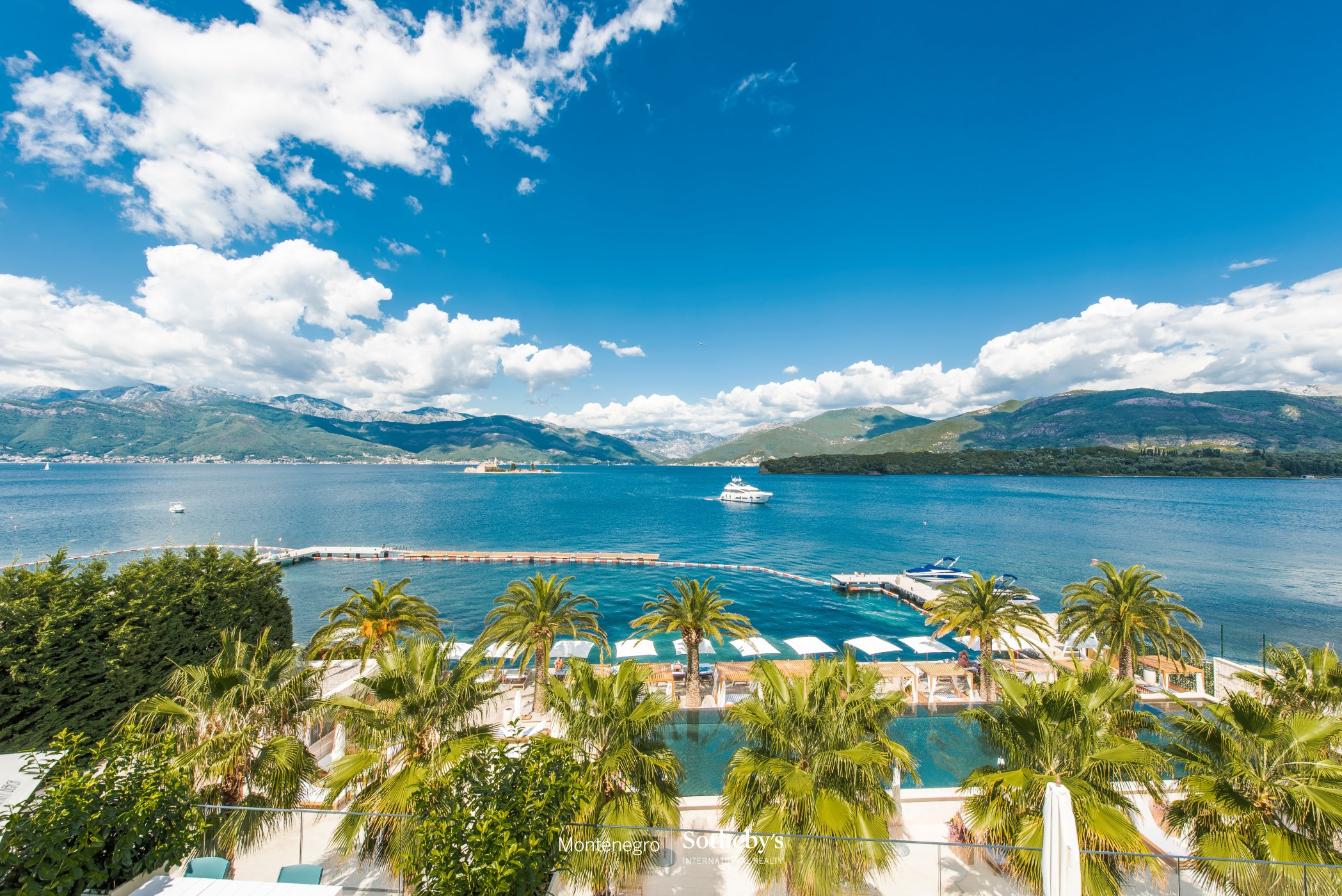 Premium Five-Bedroom Apartment Tivat