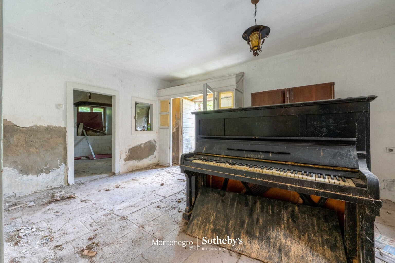 Waterfront stone palace for renovation, Prcanj