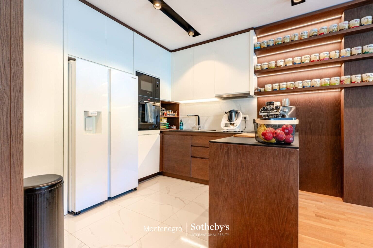 2-bdr apartment near the sea, Dobrota