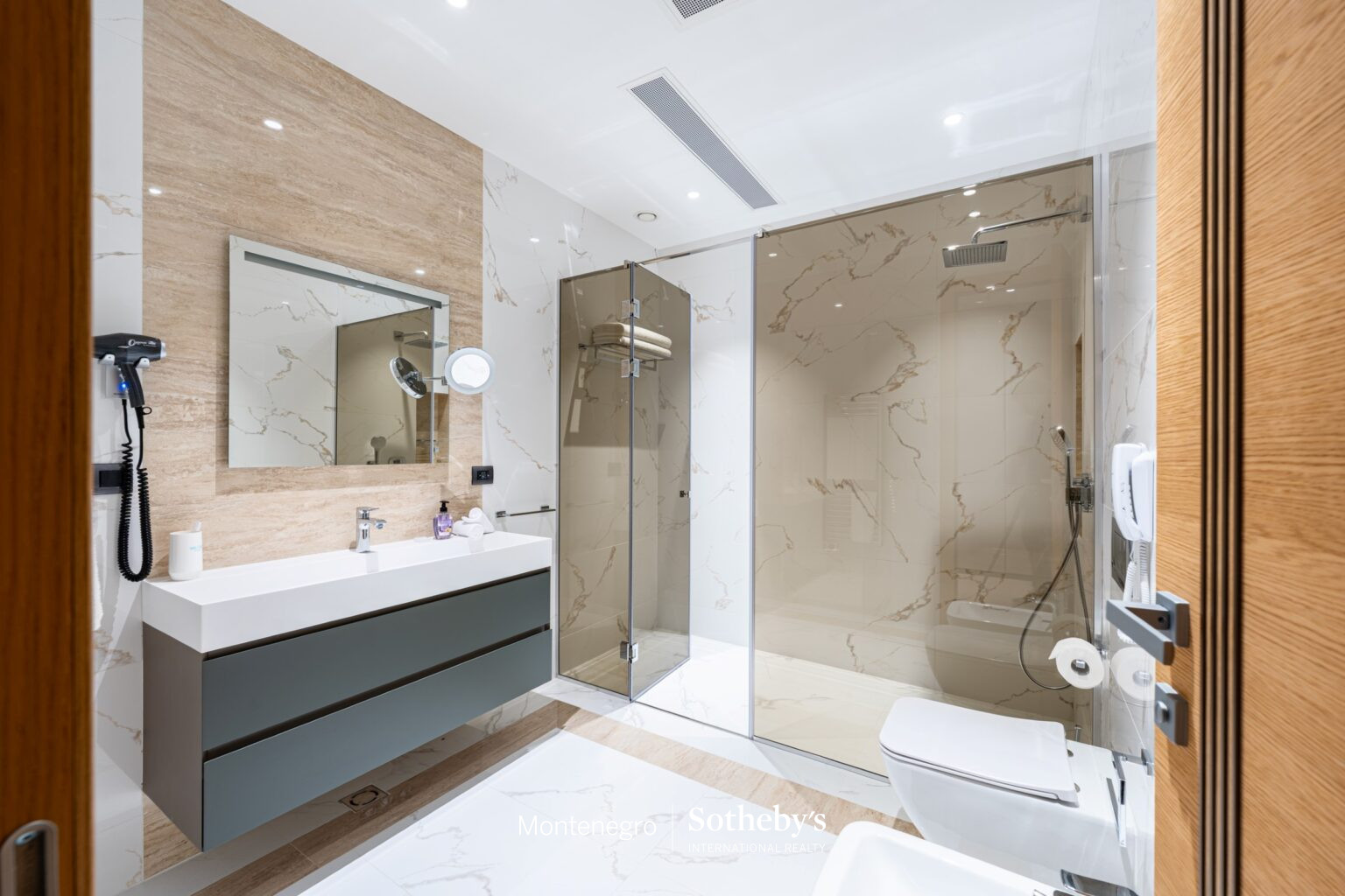 Premium Five-Bedroom Apartment Tivat