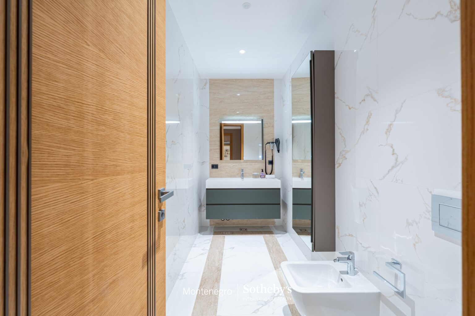 Premium Five-Bedroom Apartment Tivat