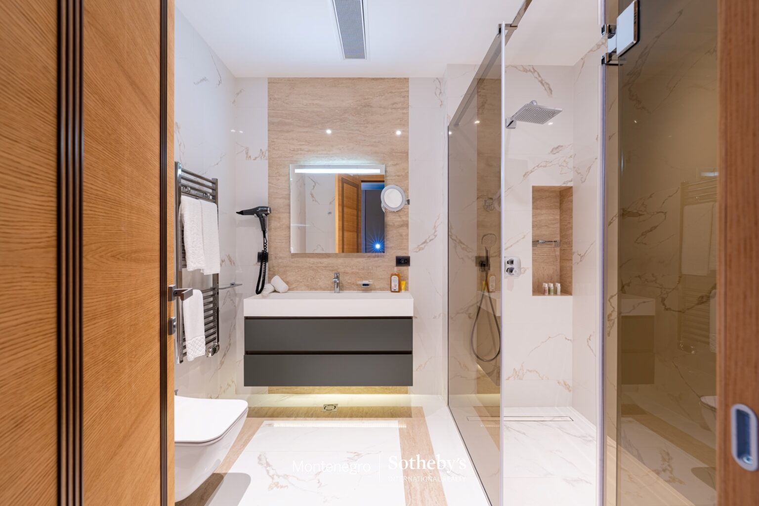 Premium Five-Bedroom Apartment Tivat