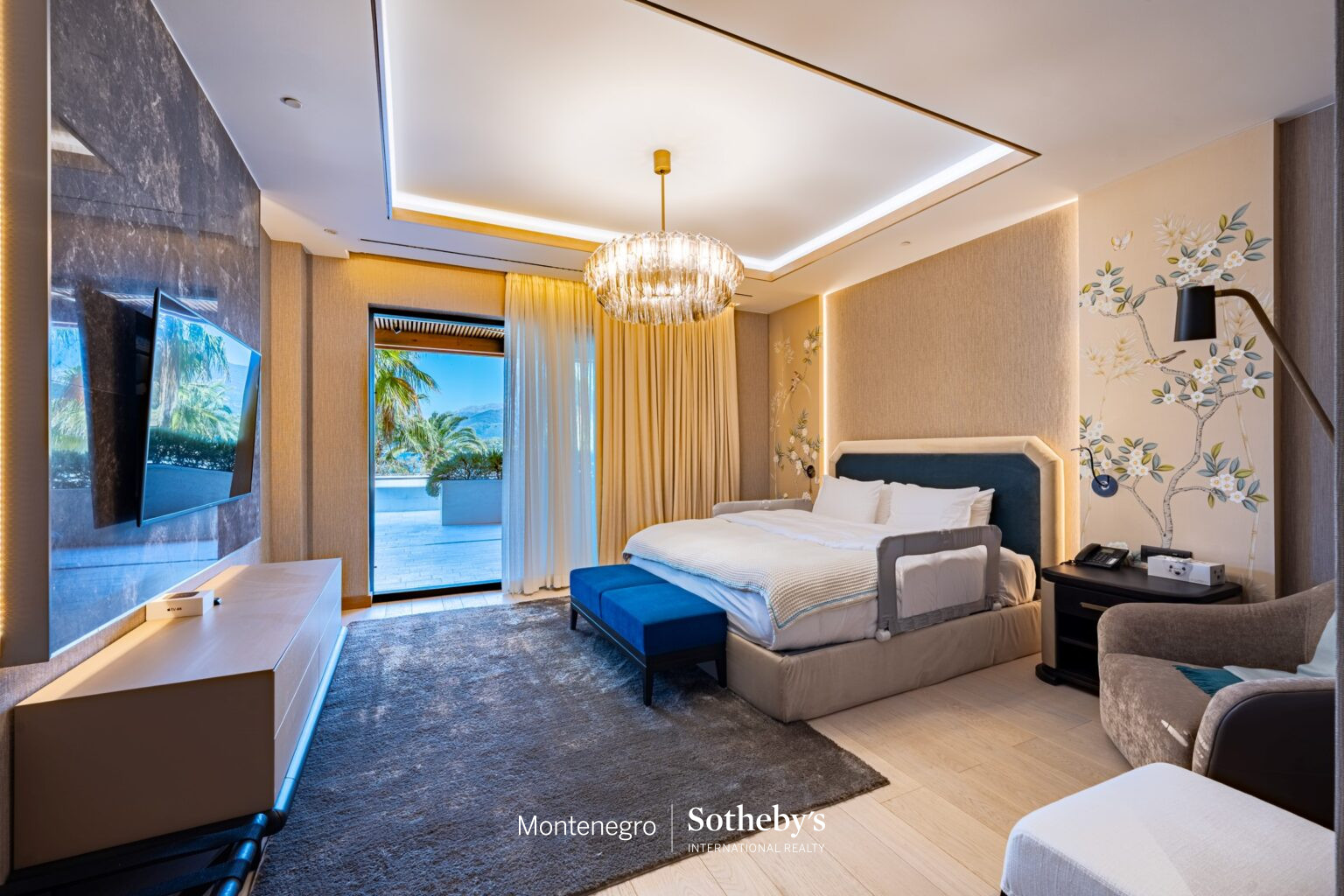 Premium Five-Bedroom Apartment Tivat