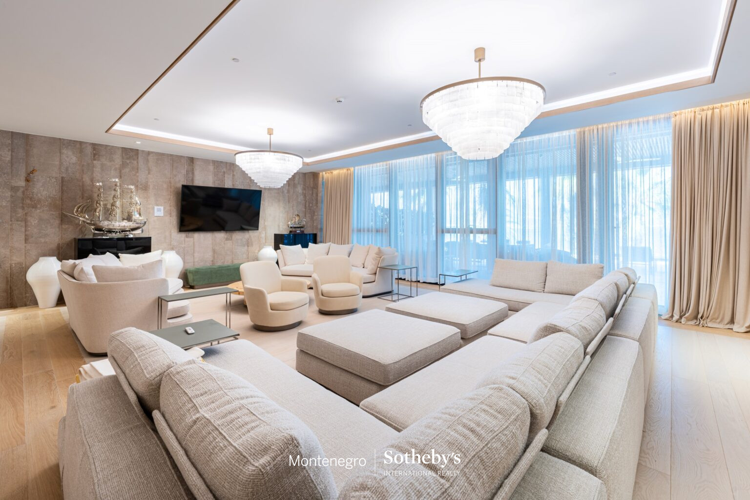 Premium Five-Bedroom Apartment Tivat