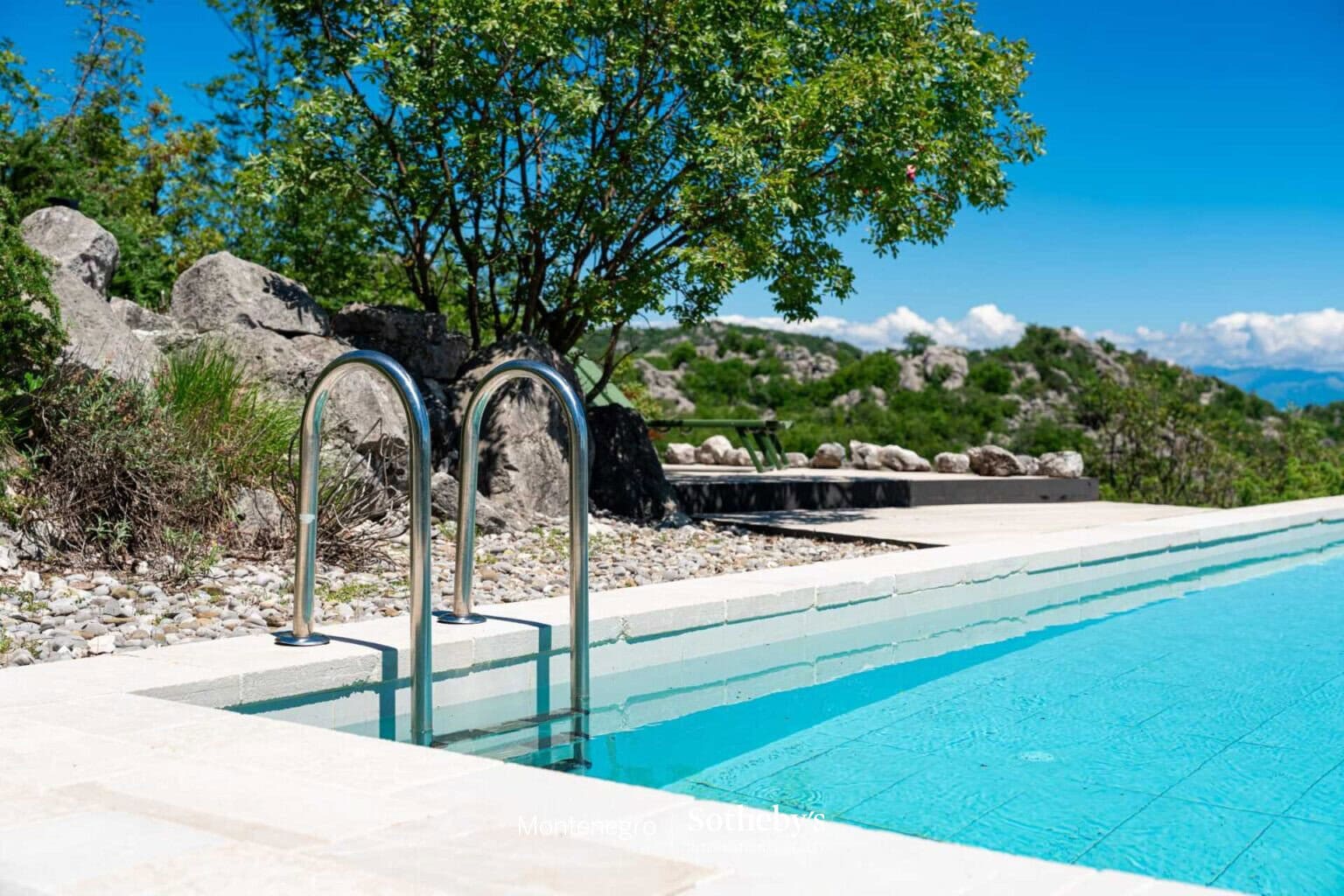 Manzaralı, çağdaş ve uluslararası üne sahip villa