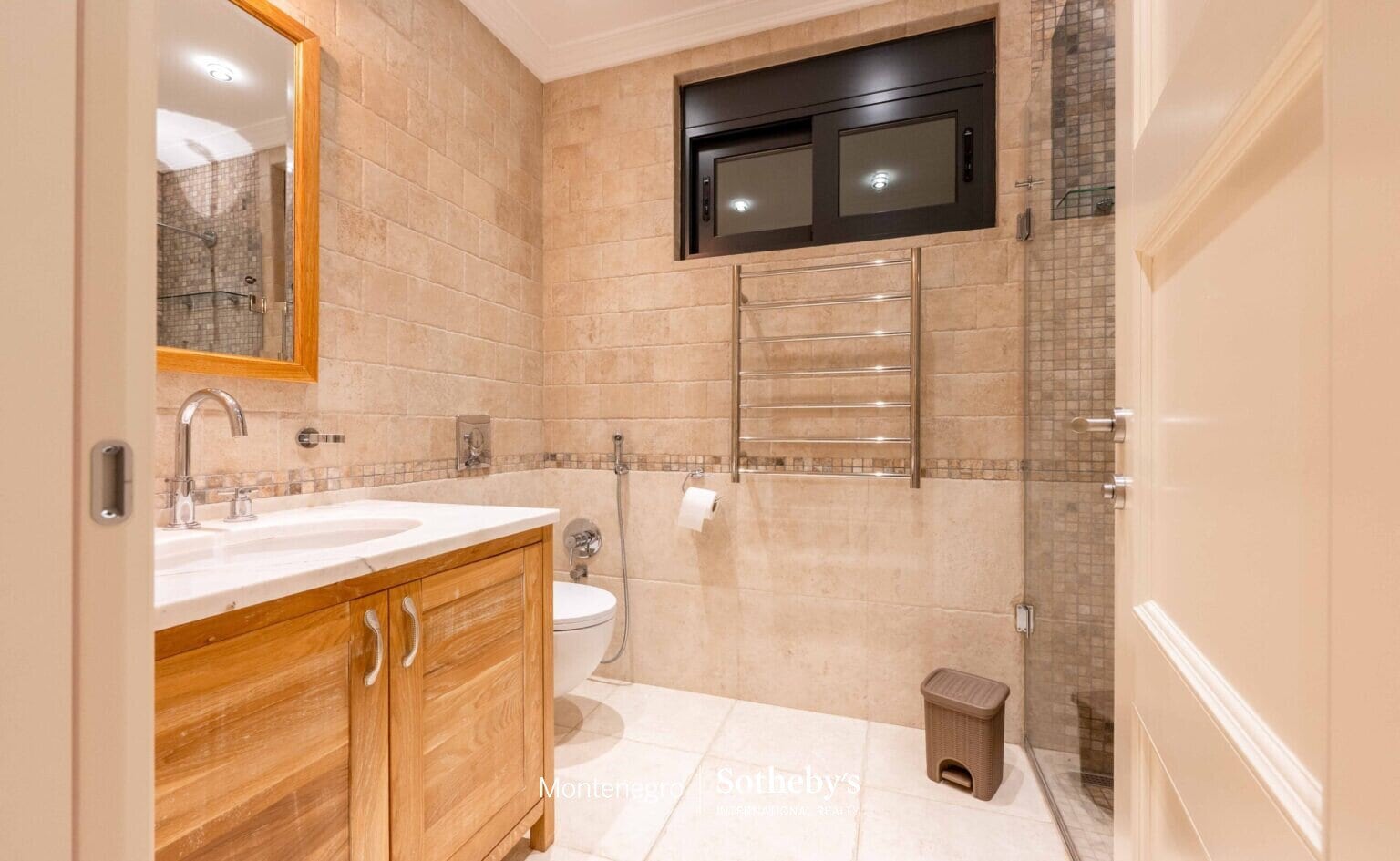 Deniz Kenarındaki Modern Villa Stoliv