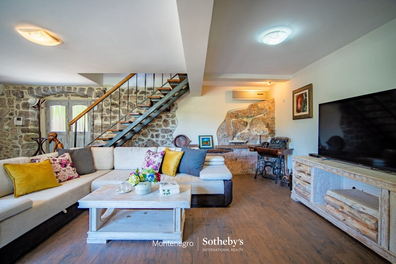 Renovated stone house, Milovići, Tivat