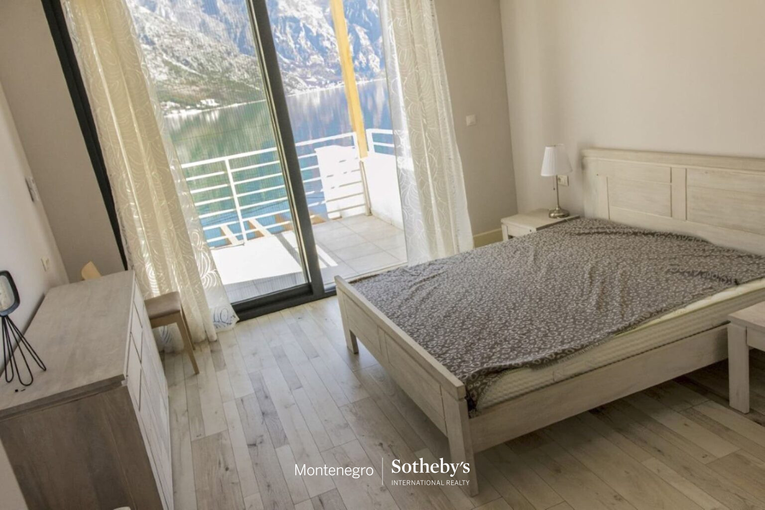 Waterfront Modern Villa Stoliv