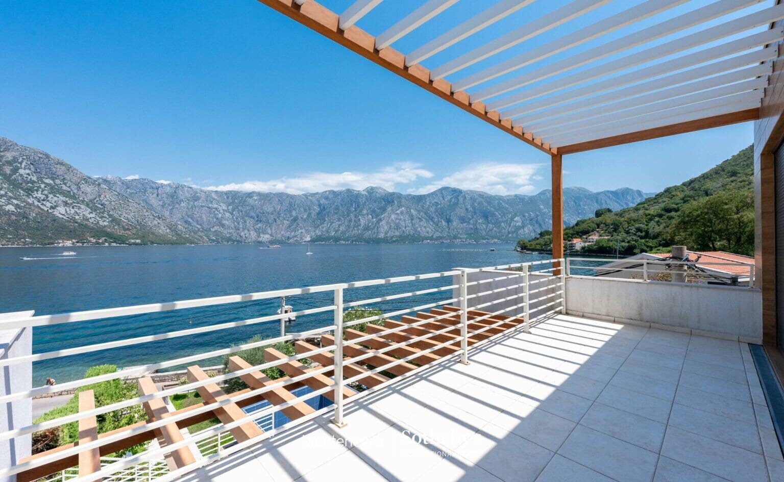 Deniz Kenarındaki Modern Villa Stoliv