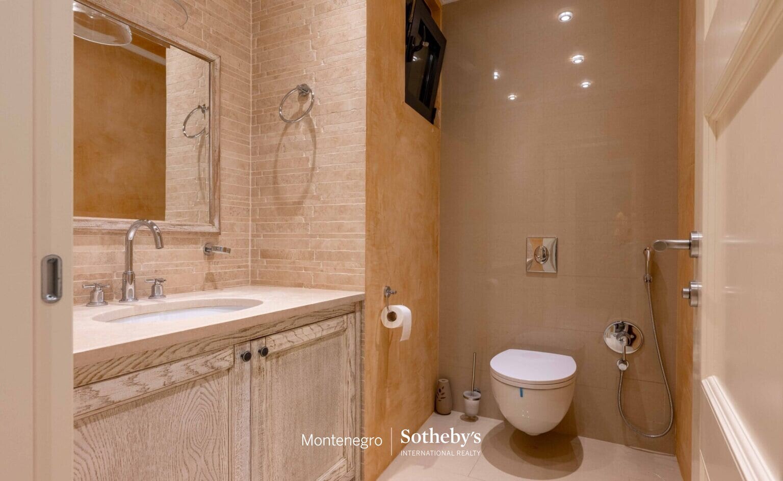 Deniz Kenarındaki Modern Villa Stoliv