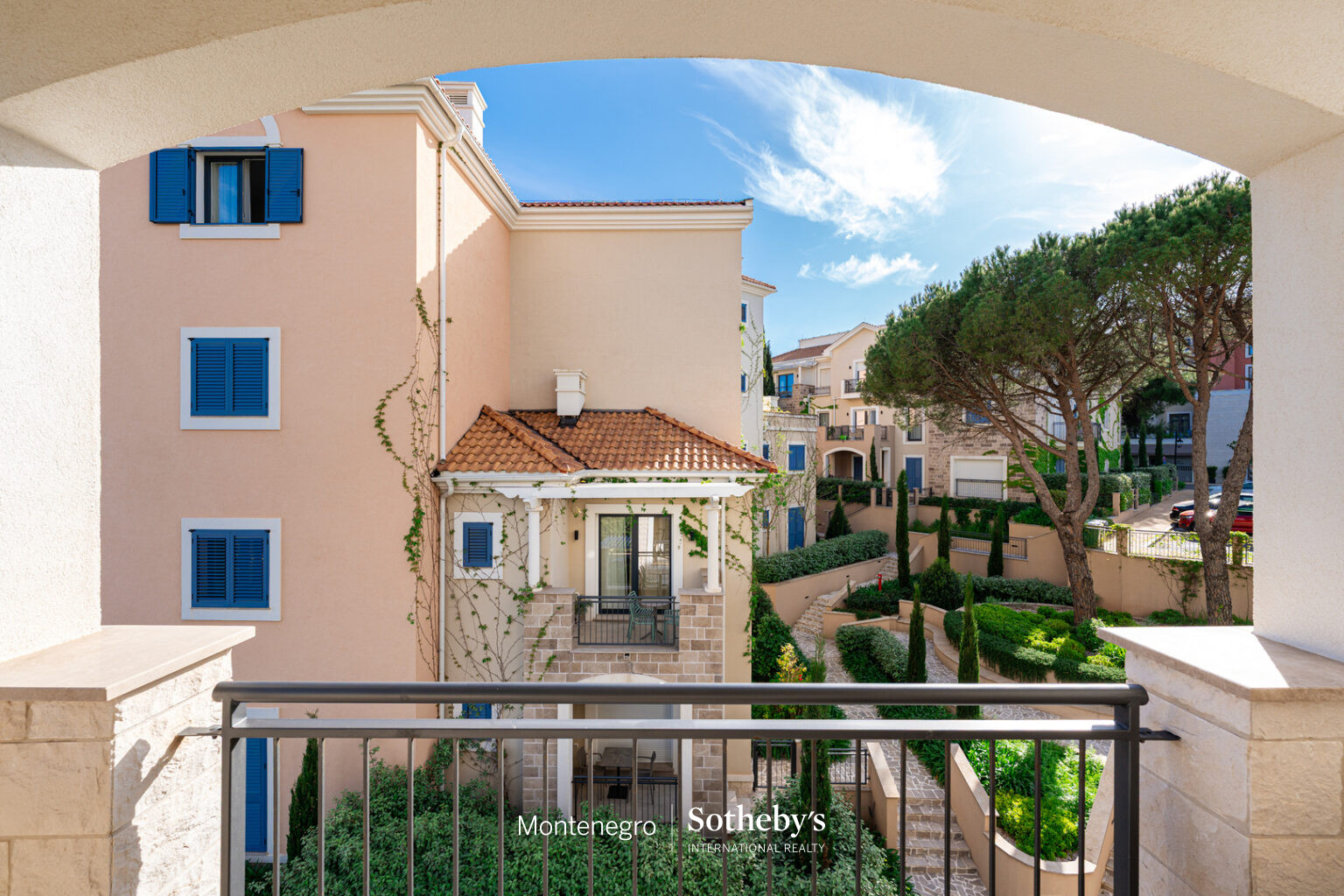 Elegant Two Bedroom Apartment with Terrace in Centrale, Lustica Bay