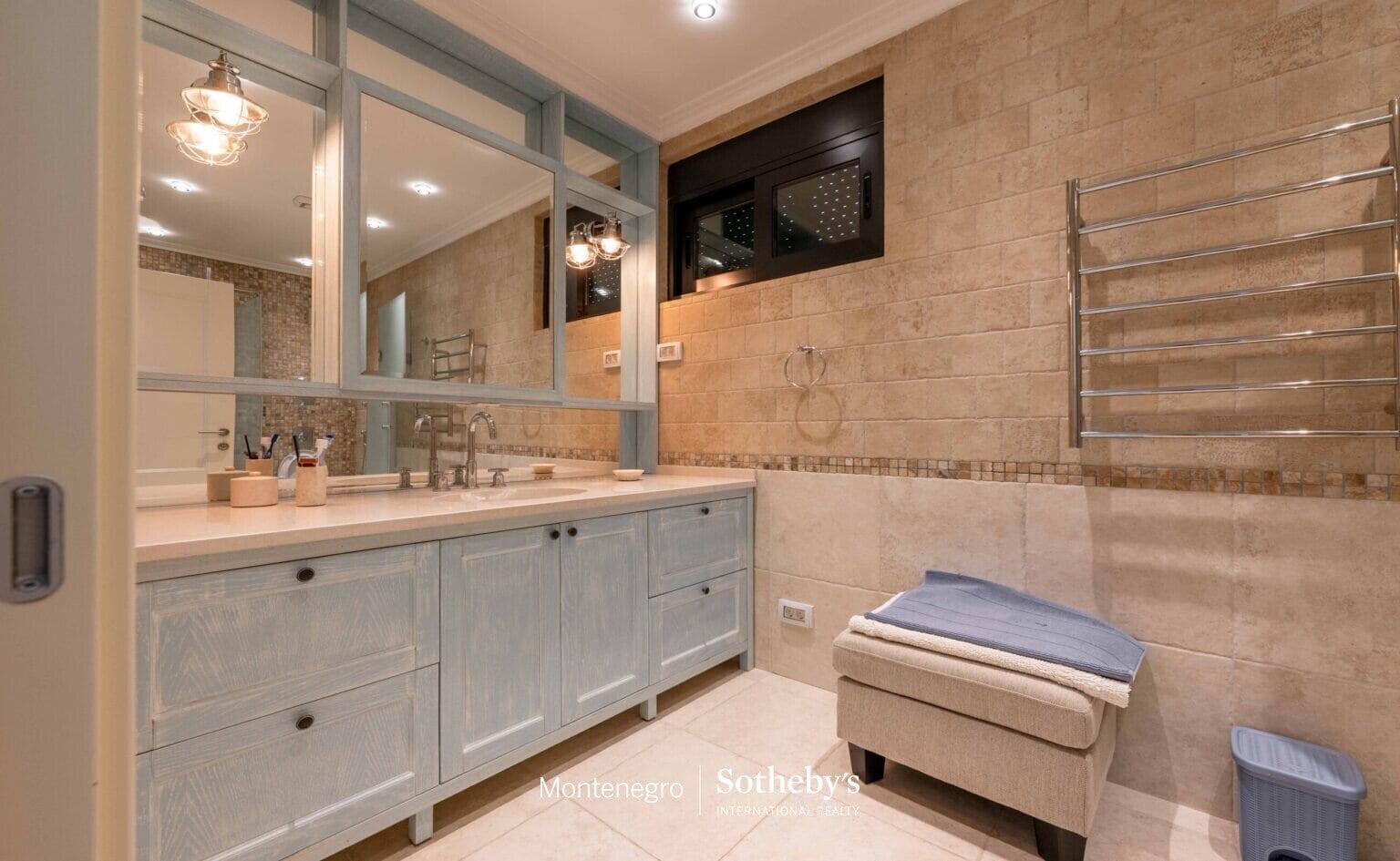 Deniz Kenarındaki Modern Villa Stoliv