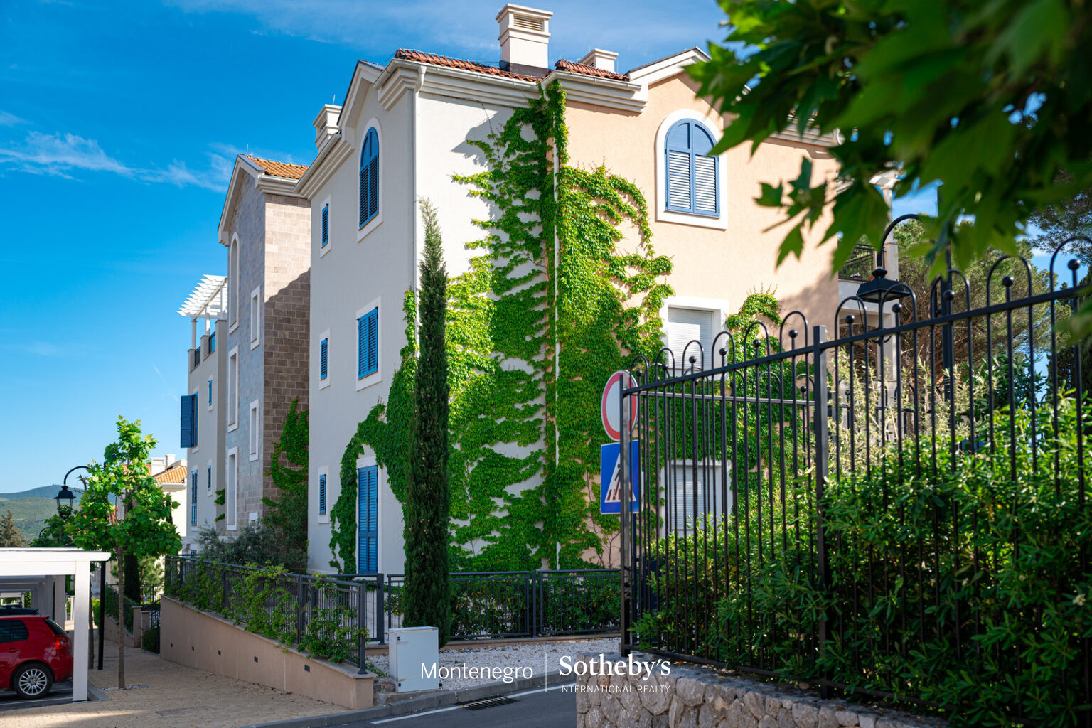 Elegant Two Bedroom Apartment with Terrace in Centrale, Lustica Bay