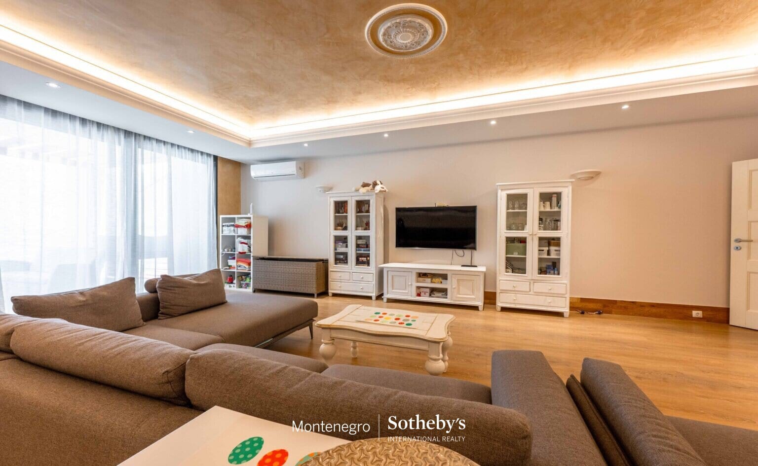 Deniz Kenarındaki Modern Villa Stoliv