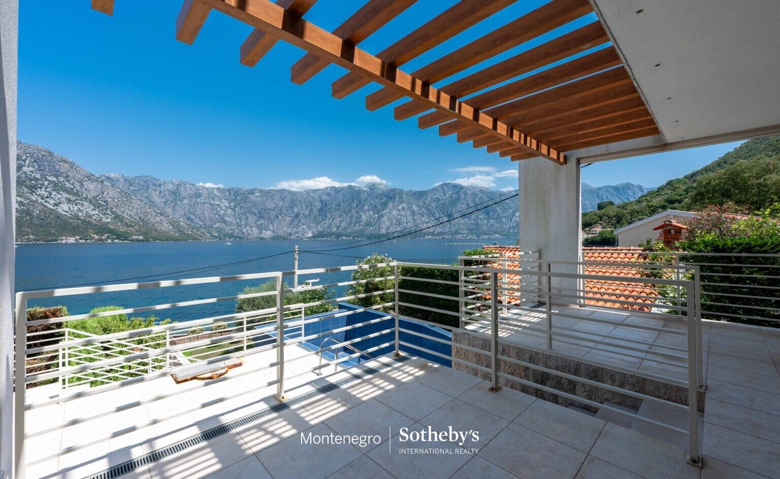 Deniz Kenarındaki Modern Villa Stoliv