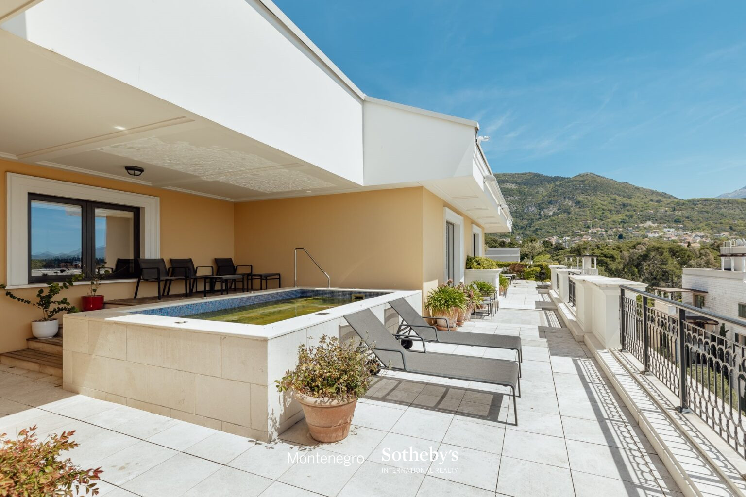 Signature Regent Penthouse