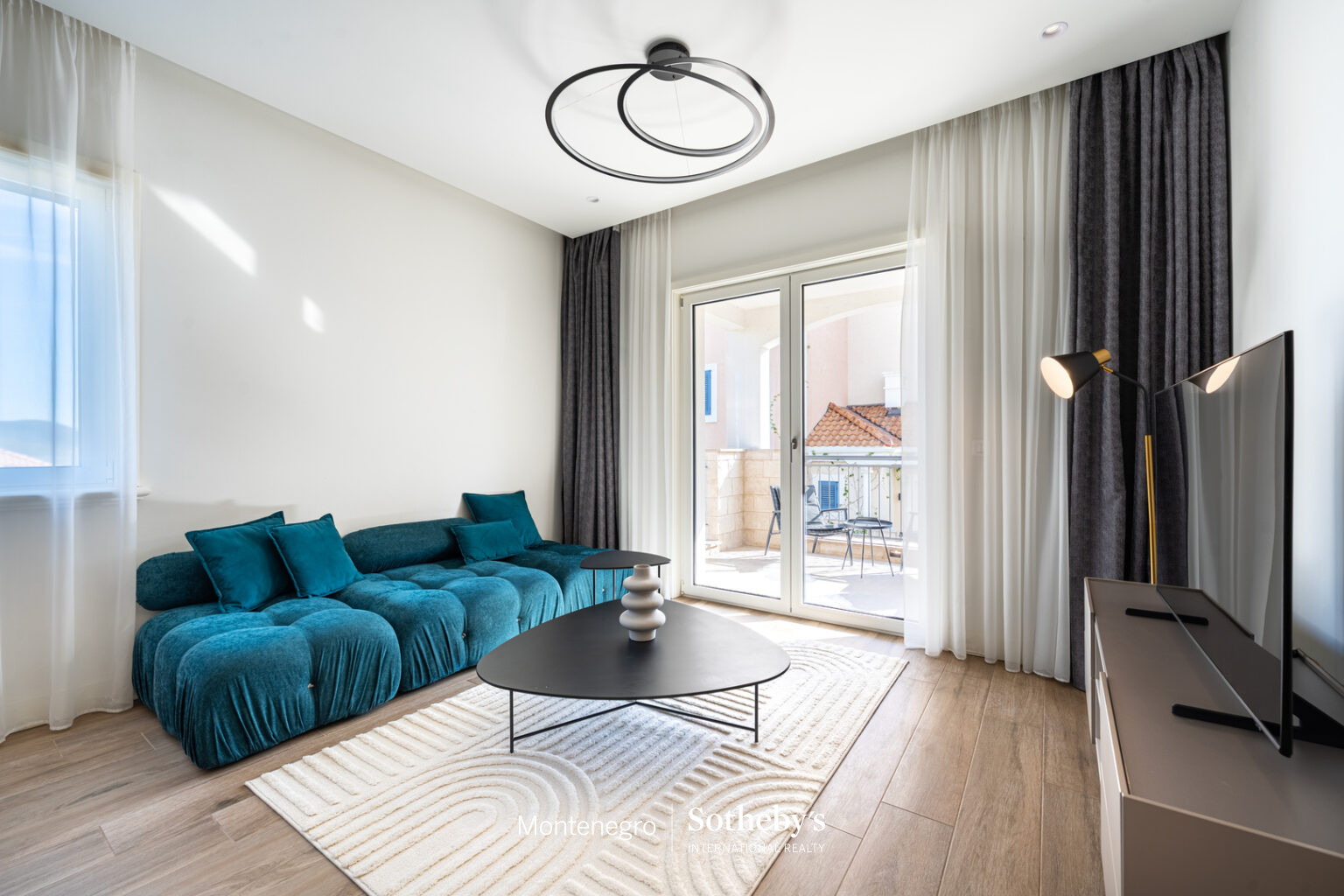 Elegant Two Bedroom Apartment with Terrace in Centrale, Lustica Bay