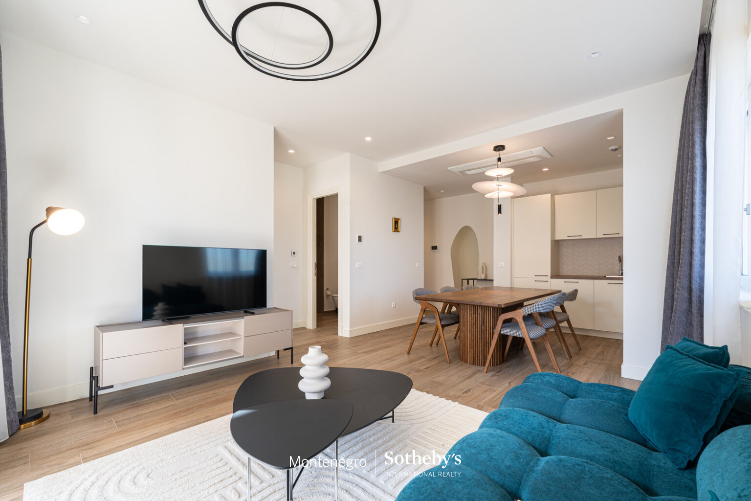 Elegant Two Bedroom Apartment with Terrace in Centrale, Lustica Bay