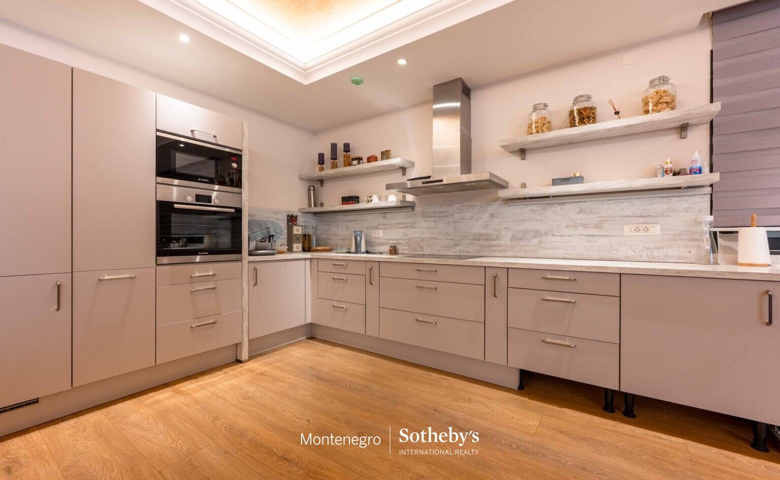 Deniz Kenarındaki Modern Villa Stoliv