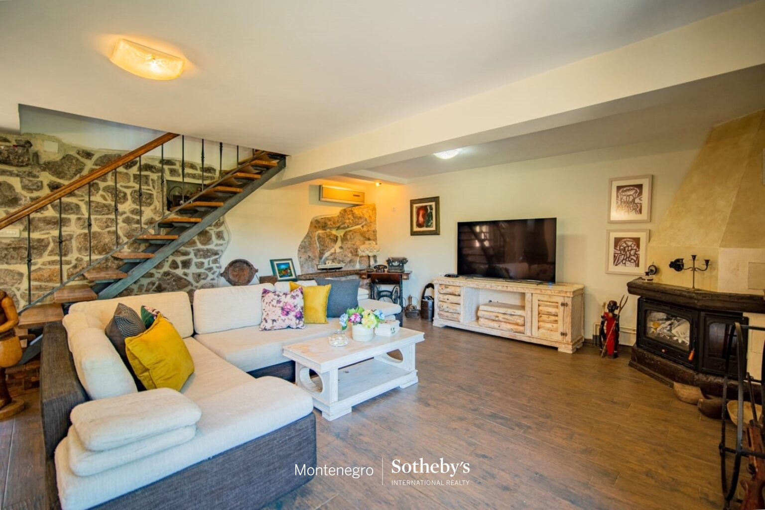 Renovated stone house, Milovići, Tivat