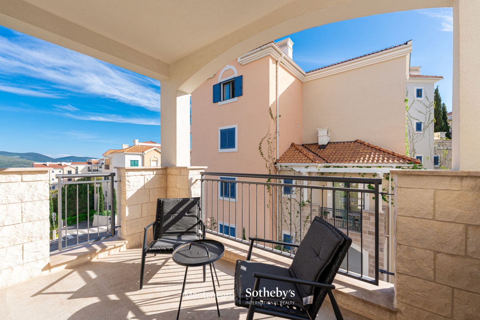 Elegant Two Bedroom Apartment with Terrace in Centrale, Lustica Bay