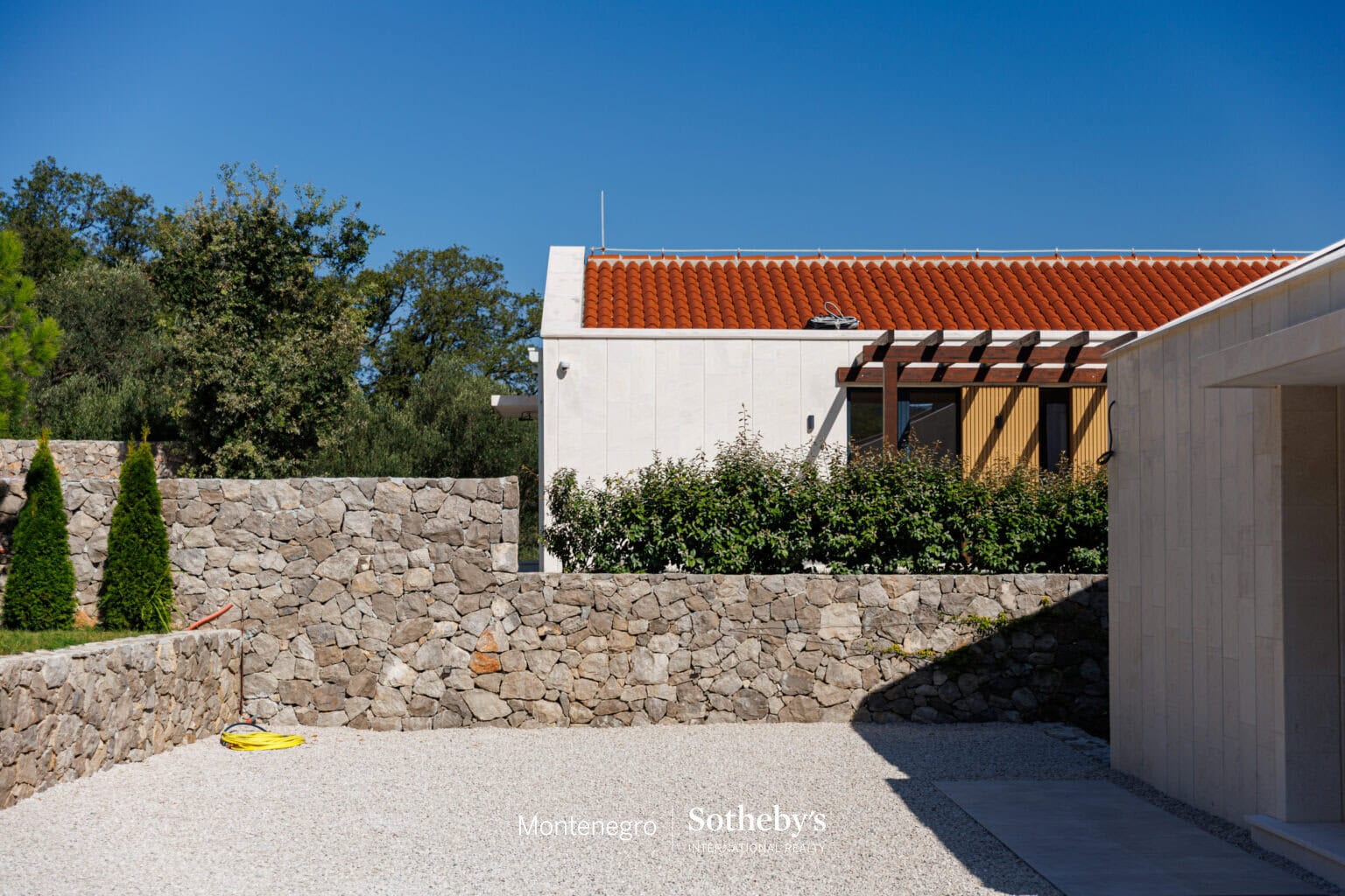 Two Contemporary Villas with Panoramic Sea View