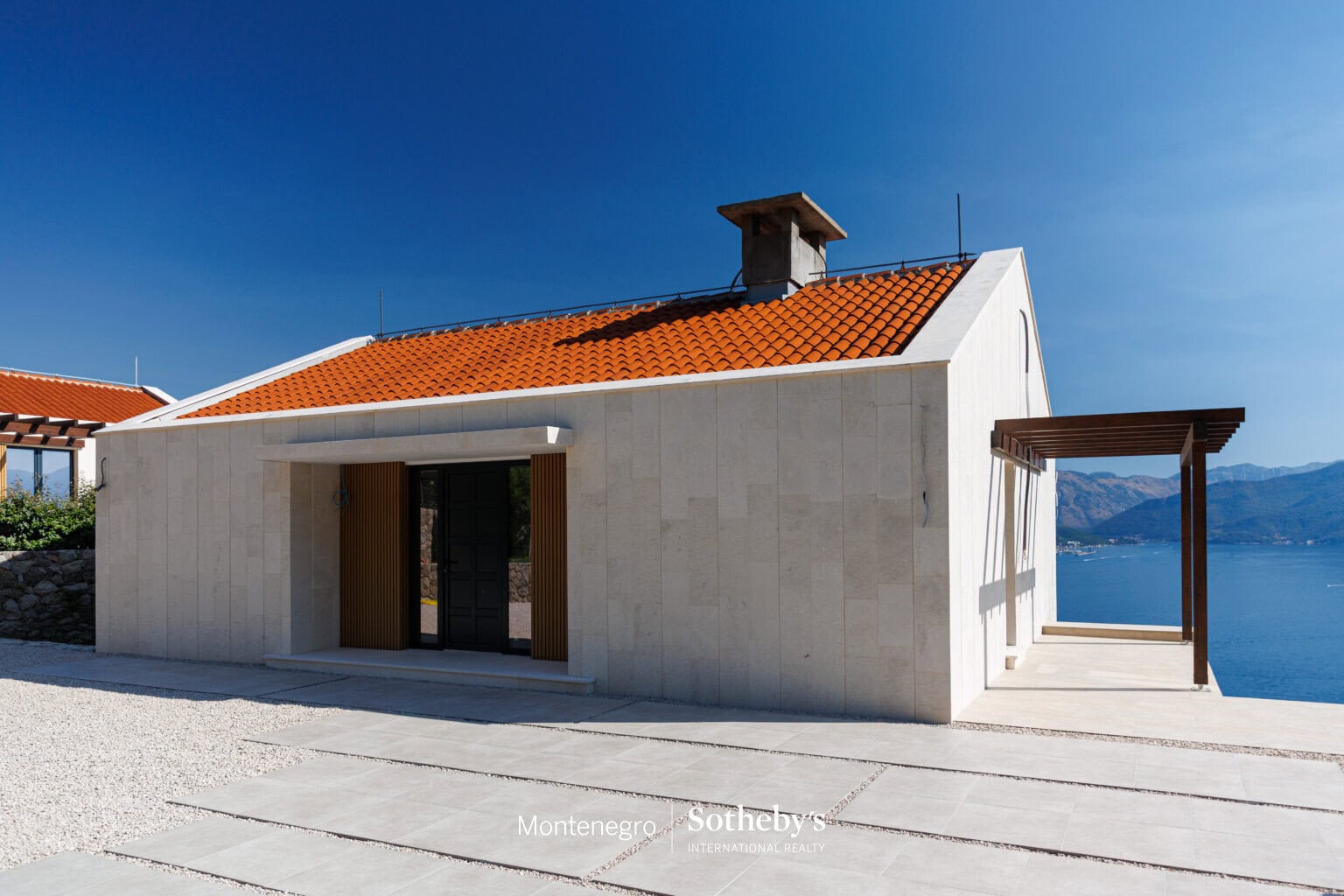 Two Contemporary Villas with Panoramic Sea View