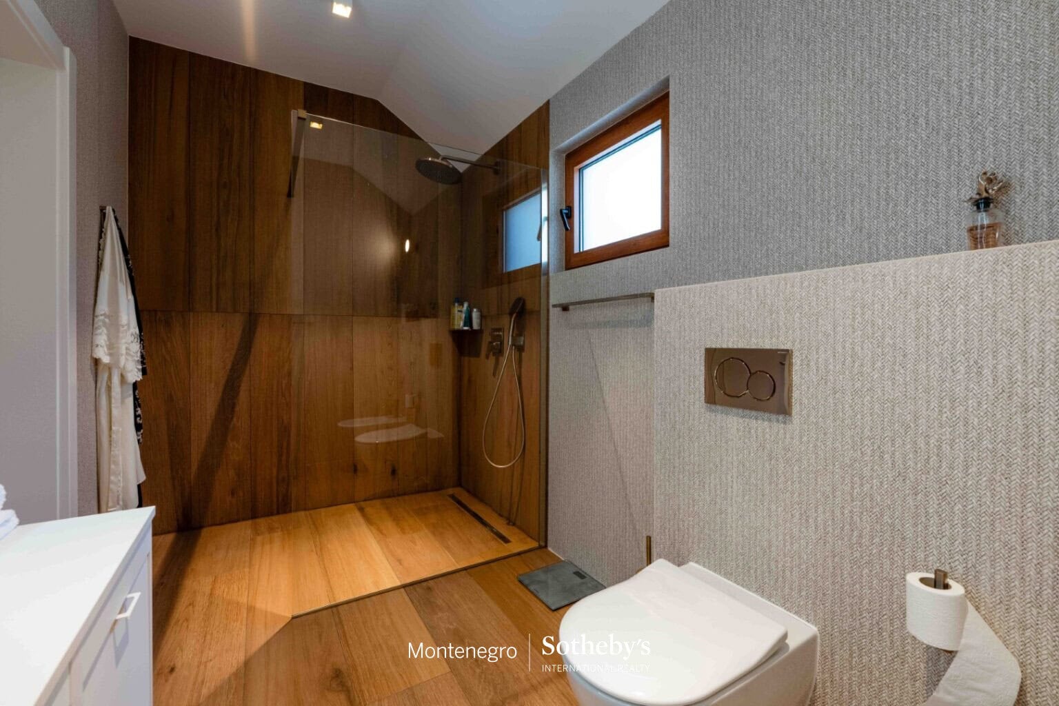 Contemporary villa Rijeka Rezevici