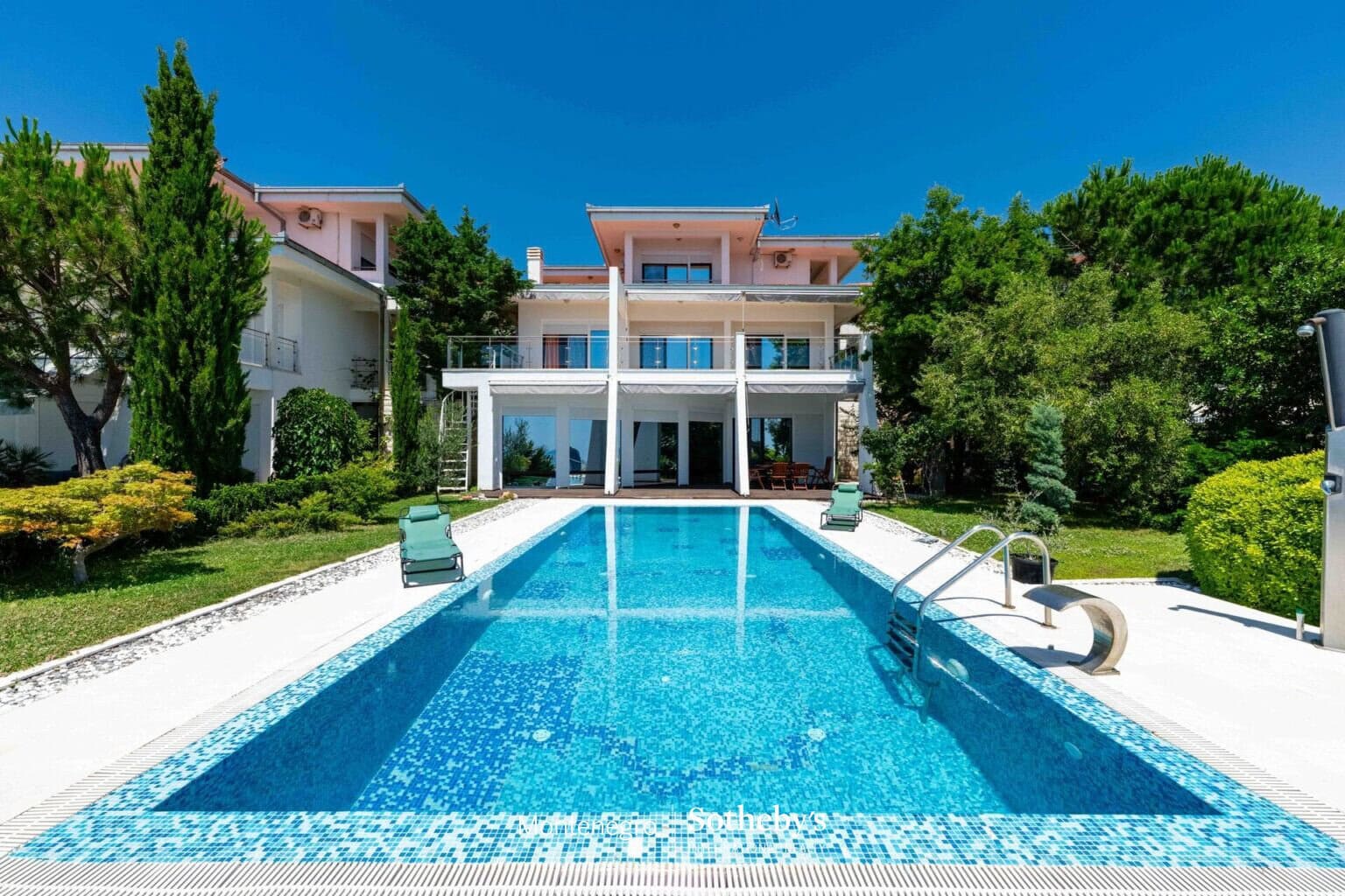 Waterfront Villa Utjeha
