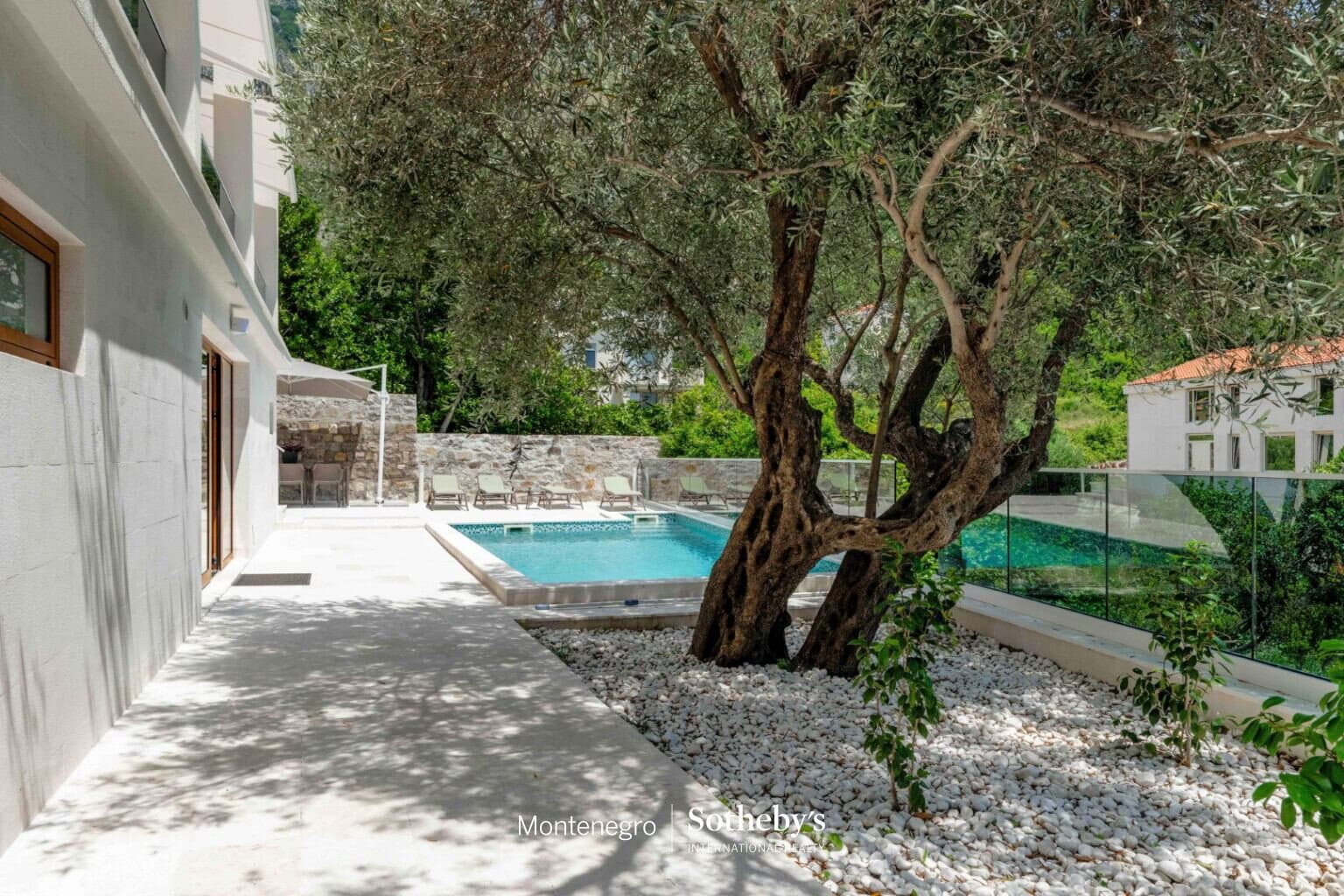 Contemporary villa Rijeka Rezevici