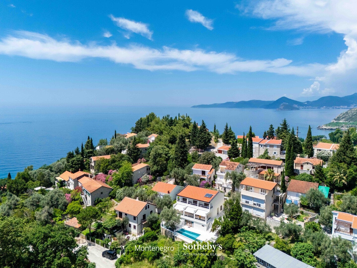 Contemporary villa Rijeka Rezevici