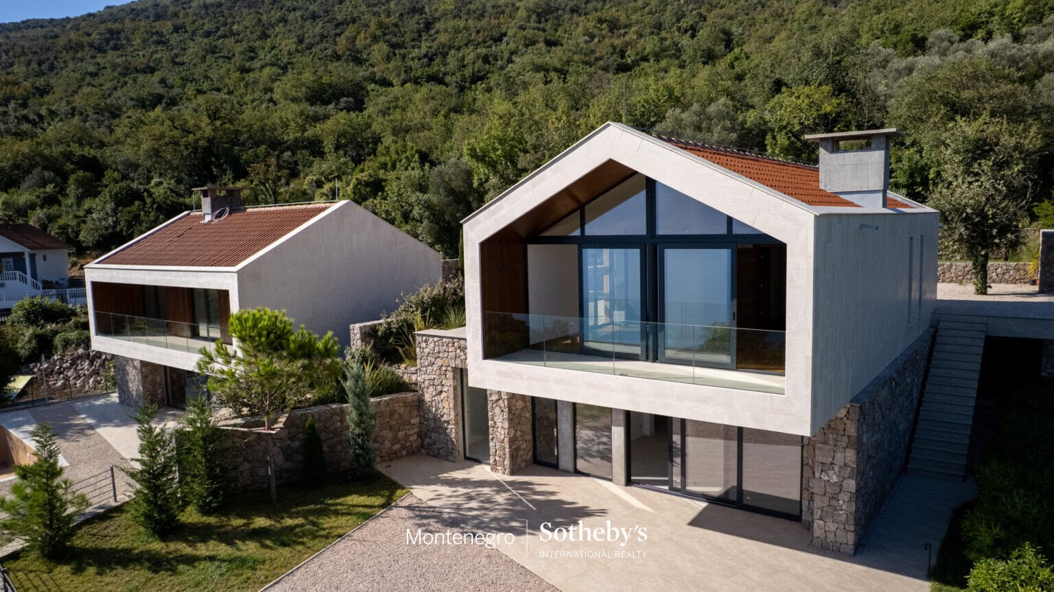 Two Contemporary Villas with Panoramic Sea View